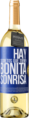 29,95 € Envío gratis | Vino Blanco Edición WHITE Hay secretos que tienen bonita sonrisa Etiqueta Azul. Etiqueta personalizable Vino joven Cosecha 2024 Verdejo