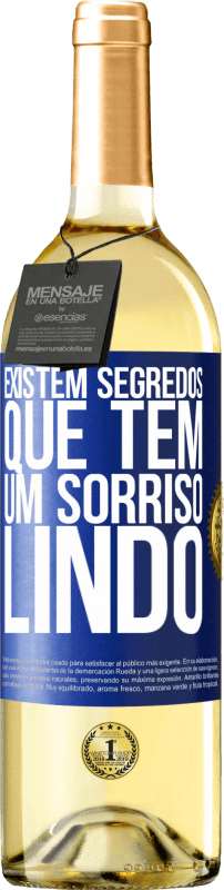 29,95 € Envio grátis | Vinho branco Edição WHITE Existem segredos que têm um sorriso lindo Etiqueta Azul. Etiqueta personalizável Vinho jovem Colheita 2024 Verdejo