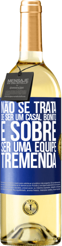 29,95 € Envio grátis | Vinho branco Edição WHITE Não se trata de ser um casal bonito. É sobre ser uma equipe tremenda Etiqueta Azul. Etiqueta personalizável Vinho jovem Colheita 2024 Verdejo