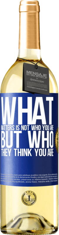 29,95 € Free Shipping | White Wine WHITE Edition What matters is not who you are, but who they think you are Blue Label. Customizable label Young wine Harvest 2025 Verdejo