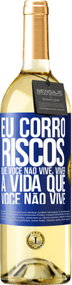 29,95 € Envio grátis | Vinho branco Edição WHITE Eu corro riscos que você não vive, viver a vida que você não vive Etiqueta Azul. Etiqueta personalizável Vinho jovem Colheita 2024 Verdejo