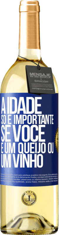 29,95 € Envio grátis | Vinho branco Edição WHITE A idade só é importante se você é um queijo ou um vinho Etiqueta Azul. Etiqueta personalizável Vinho jovem Colheita 2025 Verdejo