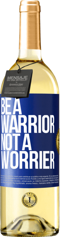 29,95 € Spedizione Gratuita | Vino bianco Edizione WHITE Be a warrior, not a worrier Etichetta Blu. Etichetta personalizzabile Vino giovane Raccogliere 2023 Verdejo