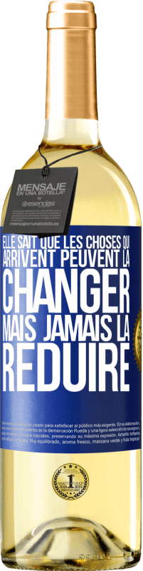 29,95 € Envoi gratuit | Vin blanc Édition WHITE Elle sait que les choses qui arrivent peuvent la changer mais jamais la réduire Étiquette Bleue. Étiquette personnalisable Vin jeune Récolte 2024 Verdejo