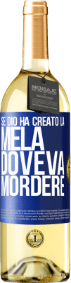 29,95 € Spedizione Gratuita | Vino bianco Edizione WHITE Se Dio ha creato la mela, doveva mordere Etichetta Blu. Etichetta personalizzabile Vino giovane Raccogliere 2024 Verdejo