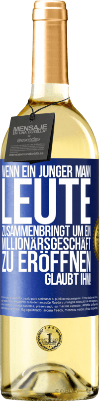 29,95 € Kostenloser Versand | Weißwein WHITE Ausgabe Wenn ein junger Mann Leute zusammenbringt um ein Millionärsgeschäft zu eröffnen, glaubt ihm! Blaue Markierung. Anpassbares Etikett Junger Wein Ernte 2024 Verdejo