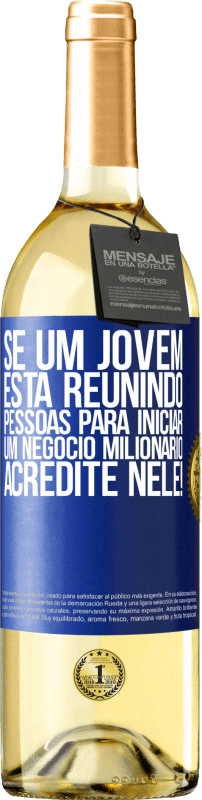 29,95 € Envio grátis | Vinho branco Edição WHITE Se um jovem está reunindo pessoas para iniciar um negócio milionário, acredite nele! Etiqueta Azul. Etiqueta personalizável Vinho jovem Colheita 2024 Verdejo