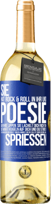 29,95 € Kostenloser Versand | Weißwein WHITE Ausgabe Sie hat Rock & Roll in ihr und Poesie auf ihre Lippen. Sie lächelt dich nicht an, sie wirft Kugeln auf dich und du stirbst so sc Blaue Markierung. Anpassbares Etikett Junger Wein Ernte 2023 Verdejo