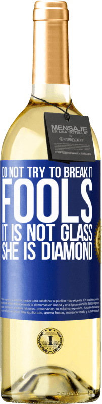29,95 € Free Shipping | White Wine WHITE Edition Do not try to break it, fools, it is not glass. She is diamond Blue Label. Customizable label Young wine Harvest 2023 Verdejo