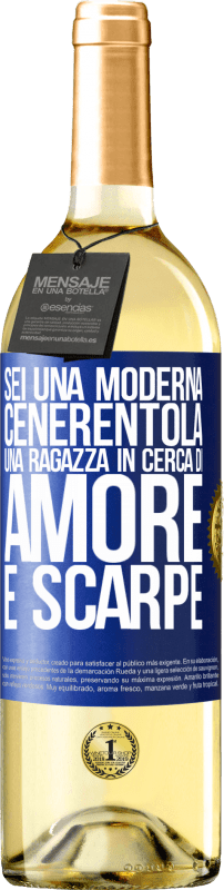 29,95 € Spedizione Gratuita | Vino bianco Edizione WHITE Sei una moderna Cenerentola, una ragazza in cerca di amore e scarpe Etichetta Blu. Etichetta personalizzabile Vino giovane Raccogliere 2024 Verdejo