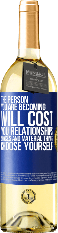 29,95 € Бесплатная доставка | Белое вино Издание WHITE Человек, которым вы становитесь, будет стоить вам отношений, пространства и материальных вещей. Выбери сам Синяя метка. Настраиваемая этикетка Молодое вино Урожай 2023 Verdejo