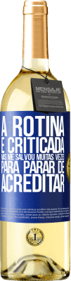 29,95 € Envio grátis | Vinho branco Edição WHITE A rotina é criticada, mas me salvou muitas vezes para parar de acreditar Etiqueta Azul. Etiqueta personalizável Vinho jovem Colheita 2023 Verdejo