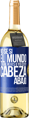 29,95 € Envío gratis | Vino Blanco Edición WHITE No sé si el mundo está al revés o yo estoy cabeza abajo Etiqueta Azul. Etiqueta personalizable Vino joven Cosecha 2023 Verdejo