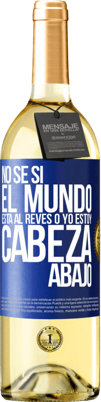 29,95 € Envío gratis | Vino Blanco Edición WHITE No sé si el mundo está al revés o yo estoy cabeza abajo Etiqueta Azul. Etiqueta personalizable Vino joven Cosecha 2024 Verdejo