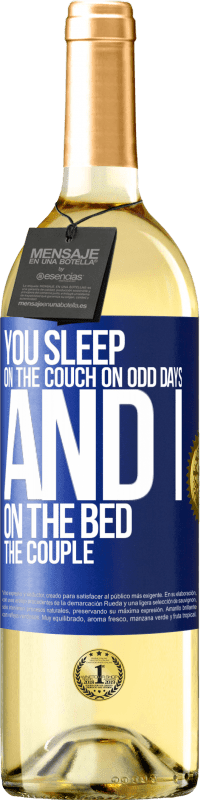 29,95 € Free Shipping | White Wine WHITE Edition You sleep on the couch on odd days and I on the bed the couple Blue Label. Customizable label Young wine Harvest 2024 Verdejo