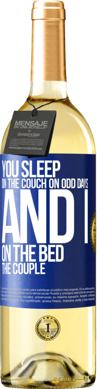 29,95 € Free Shipping | White Wine WHITE Edition You sleep on the couch on odd days and I on the bed the couple Blue Label. Customizable label Young wine Harvest 2025 Verdejo