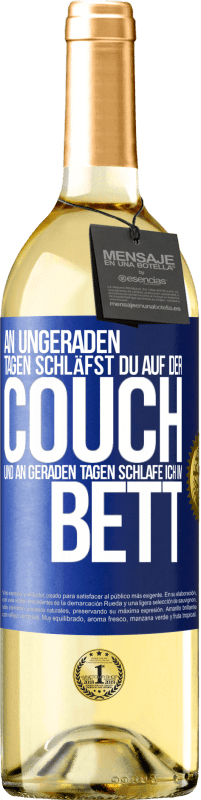 29,95 € Kostenloser Versand | Weißwein WHITE Ausgabe An ungeraden Tagen schläfst du auf der Couch und an geraden Tagen schlafe ich im Bett. Blaue Markierung. Anpassbares Etikett Junger Wein Ernte 2025 Verdejo