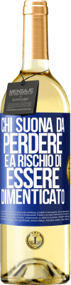 29,95 € Spedizione Gratuita | Vino bianco Edizione WHITE Chi suona da perdere è a rischio di essere dimenticato Etichetta Blu. Etichetta personalizzabile Vino giovane Raccogliere 2024 Verdejo