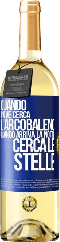 29,95 € Spedizione Gratuita | Vino bianco Edizione WHITE Quando piove, cerca l'arcobaleno, quando arriva la notte, cerca le stelle Etichetta Blu. Etichetta personalizzabile Vino giovane Raccogliere 2024 Verdejo