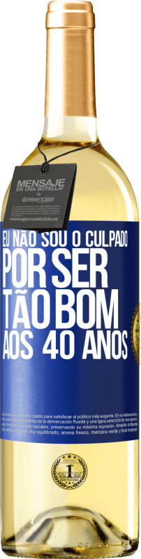 29,95 € Envio grátis | Vinho branco Edição WHITE Eu não sou o culpado por ser tão bom aos 40 anos Etiqueta Azul. Etiqueta personalizável Vinho jovem Colheita 2024 Verdejo