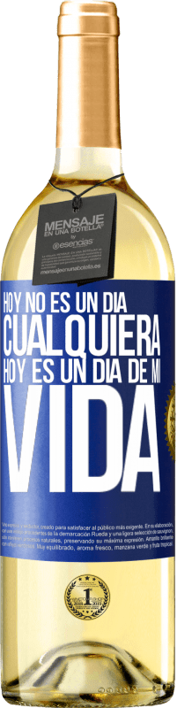 29,95 € Envío gratis | Vino Blanco Edición WHITE Hoy no es un día cualquiera, hoy es un día de mi vida Etiqueta Azul. Etiqueta personalizable Vino joven Cosecha 2024 Verdejo