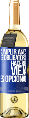 29,95 € Envío gratis | Vino Blanco Edición WHITE Cumplir años es obligatorio, hacerte vieja es opcional Etiqueta Azul. Etiqueta personalizable Vino joven Cosecha 2024 Verdejo