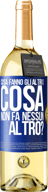 29,95 € Spedizione Gratuita | Vino bianco Edizione WHITE Cosa fanno gli altri o cosa non fa nessun altro? Etichetta Blu. Etichetta personalizzabile Vino giovane Raccogliere 2023 Verdejo