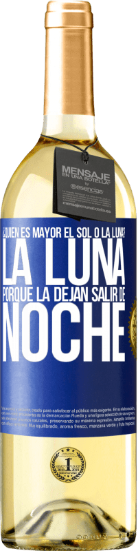 29,95 € Envío gratis | Vino Blanco Edición WHITE ¿Quién es mayor el sol o la luna? La luna, porque la dejan salir de noche Etiqueta Azul. Etiqueta personalizable Vino joven Cosecha 2023 Verdejo