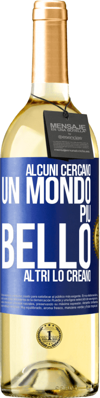 29,95 € Spedizione Gratuita | Vino bianco Edizione WHITE Alcuni cercano un mondo più bello, altri lo creano Etichetta Blu. Etichetta personalizzabile Vino giovane Raccogliere 2023 Verdejo