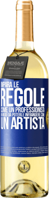 29,95 € Spedizione Gratuita | Vino bianco Edizione WHITE Impara le regole come un professionista in modo da poterle infrangere come un artista Etichetta Blu. Etichetta personalizzabile Vino giovane Raccogliere 2024 Verdejo