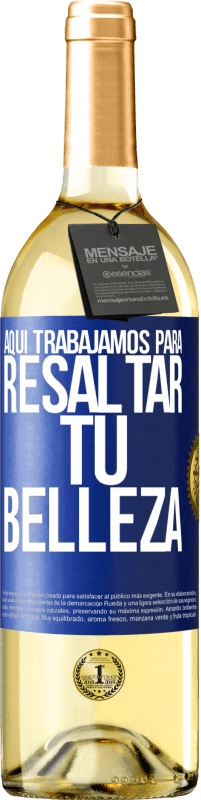 29,95 € Envío gratis | Vino Blanco Edición WHITE Aquí trabajamos para resaltar tu belleza Etiqueta Azul. Etiqueta personalizable Vino joven Cosecha 2024 Verdejo