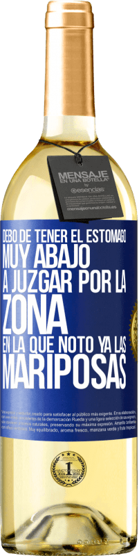 29,95 € Envío gratis | Vino Blanco Edición WHITE Debo de tener el estómago muy abajo a juzgar por la zona en la que noto ya las mariposas Etiqueta Azul. Etiqueta personalizable Vino joven Cosecha 2024 Verdejo