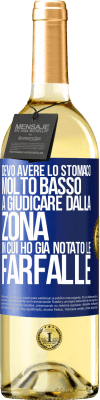 29,95 € Spedizione Gratuita | Vino bianco Edizione WHITE Devo avere lo stomaco molto basso a giudicare dalla zona in cui ho già notato le farfalle Etichetta Blu. Etichetta personalizzabile Vino giovane Raccogliere 2023 Verdejo