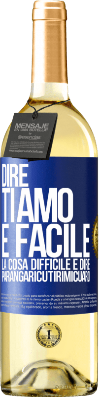 29,95 € Spedizione Gratuita | Vino bianco Edizione WHITE Dire ti amo è facile. La cosa difficile è dire Parangaricutirimicuaro Etichetta Blu. Etichetta personalizzabile Vino giovane Raccogliere 2023 Verdejo