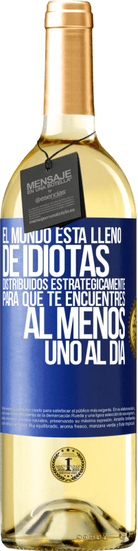 29,95 € Envío gratis | Vino Blanco Edición WHITE El mundo está lleno de idiotas distribuidos estratégicamente para que te encuentres, al menos, uno al día Etiqueta Azul. Etiqueta personalizable Vino joven Cosecha 2023 Verdejo