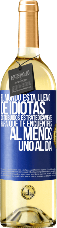 29,95 € Envío gratis | Vino Blanco Edición WHITE El mundo está lleno de idiotas distribuidos estratégicamente para que te encuentres, al menos, uno al día Etiqueta Azul. Etiqueta personalizable Vino joven Cosecha 2025 Verdejo