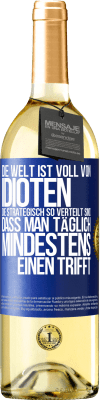 29,95 € Kostenloser Versand | Weißwein WHITE Ausgabe Die Welt ist voll von Idioten, die strategisch so verteilt sind, dass man täglich mindestens einen trifft Blaue Markierung. Anpassbares Etikett Junger Wein Ernte 2023 Verdejo