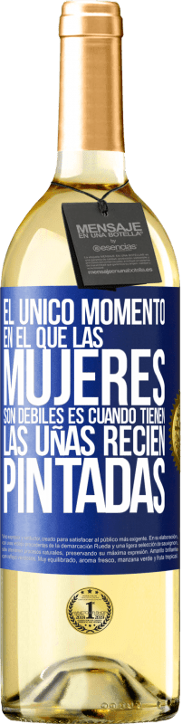 29,95 € Envío gratis | Vino Blanco Edición WHITE El único momento en el que las mujeres son débiles es cuando tienen las uñas recién pintadas Etiqueta Azul. Etiqueta personalizable Vino joven Cosecha 2023 Verdejo