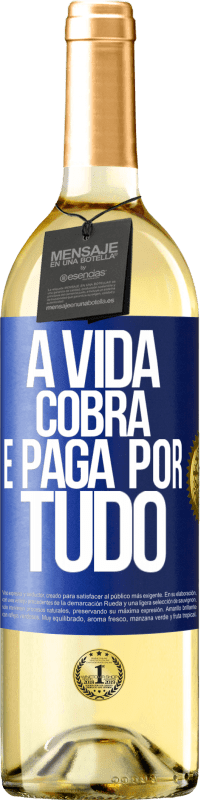 29,95 € Envio grátis | Vinho branco Edição WHITE A vida cobra e paga por tudo Etiqueta Azul. Etiqueta personalizável Vinho jovem Colheita 2023 Verdejo