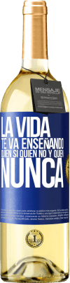 29,95 € Envío gratis | Vino Blanco Edición WHITE La vida te va enseñando quién sí, quién no y quién nunca Etiqueta Azul. Etiqueta personalizable Vino joven Cosecha 2023 Verdejo