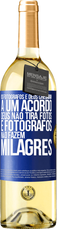 29,95 € Envio grátis | Vinho branco Edição WHITE Os fotógrafos e Deus chegaram a um acordo. Deus não tira fotos e fotógrafos não fazem milagres Etiqueta Azul. Etiqueta personalizável Vinho jovem Colheita 2024 Verdejo