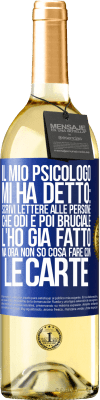 29,95 € Spedizione Gratuita | Vino bianco Edizione WHITE Il mio psicologo mi ha detto: scrivi lettere alle persone che odi e poi bruciale. L'ho già fatto, ma ora non so cosa fare Etichetta Blu. Etichetta personalizzabile Vino giovane Raccogliere 2023 Verdejo