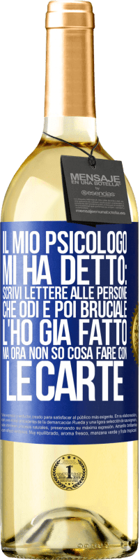 29,95 € Spedizione Gratuita | Vino bianco Edizione WHITE Il mio psicologo mi ha detto: scrivi lettere alle persone che odi e poi bruciale. L'ho già fatto, ma ora non so cosa fare Etichetta Blu. Etichetta personalizzabile Vino giovane Raccogliere 2023 Verdejo