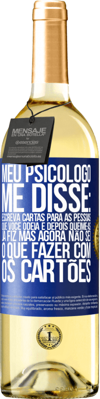 29,95 € Envio grátis | Vinho branco Edição WHITE Meu psicólogo me disse: escreva cartas para as pessoas que você odeia e depois queime-as. Já fiz, mas agora não sei o que Etiqueta Azul. Etiqueta personalizável Vinho jovem Colheita 2025 Verdejo
