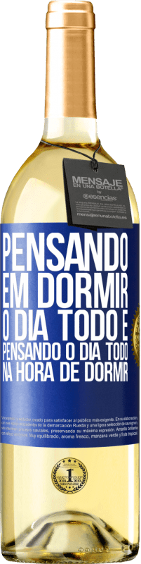 29,95 € Envio grátis | Vinho branco Edição WHITE Pensando em dormir o dia todo e pensando o dia todo na hora de dormir Etiqueta Azul. Etiqueta personalizável Vinho jovem Colheita 2023 Verdejo