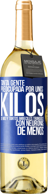 29,95 € Envío gratis | Vino Blanco Edición WHITE Tanta gente preocupada por unos kilos de más y tantos imbéciles tranquilos con neuronas de menos Etiqueta Azul. Etiqueta personalizable Vino joven Cosecha 2024 Verdejo