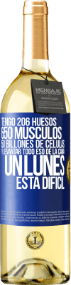 29,95 € Envío gratis | Vino Blanco Edición WHITE Tengo 206 huesos, 650 músculos, 50 billones de células y levantar todo eso de la cama un lunes está difícil Etiqueta Azul. Etiqueta personalizable Vino joven Cosecha 2023 Verdejo