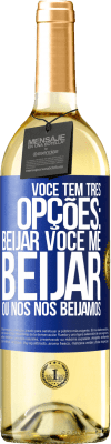 29,95 € Envio grátis | Vinho branco Edição WHITE Você tem três opções: beijar você, me beijar ou nós nos beijamos Etiqueta Azul. Etiqueta personalizável Vinho jovem Colheita 2023 Verdejo