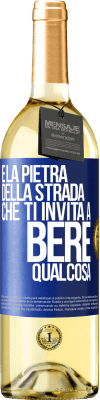 29,95 € Spedizione Gratuita | Vino bianco Edizione WHITE E la pietra della strada che ti invita a bere qualcosa Etichetta Blu. Etichetta personalizzabile Vino giovane Raccogliere 2023 Verdejo