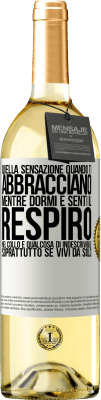 29,95 € Spedizione Gratuita | Vino bianco Edizione WHITE Quella sensazione quando ti abbracciano mentre dormi e senti il respiro nel collo, è qualcosa di indescrivibile Etichetta Bianca. Etichetta personalizzabile Vino giovane Raccogliere 2025 Verdejo